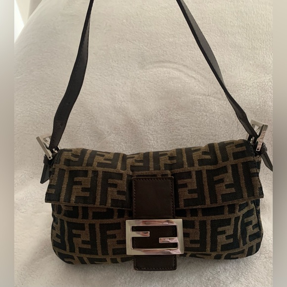 FENDI ZUCCA BROWN/TOBACCO CANVAS BAGUETTE…EUC RARELY USED!!👜👜 - Picture 2 of 11